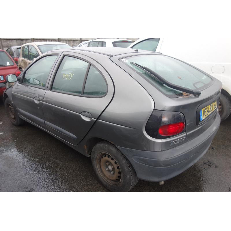 Porte avant droit RENAULT MEGANE 1 Photo n°7