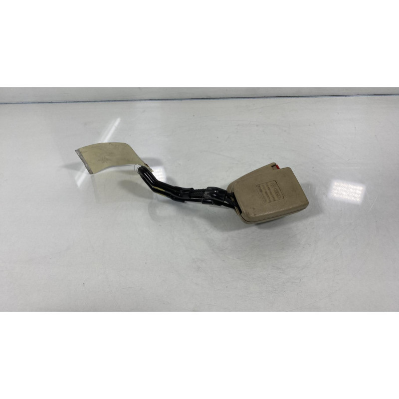 Attache ceinture arriere gauche VOLKSWAGEN GOLF 3 Photo n°1