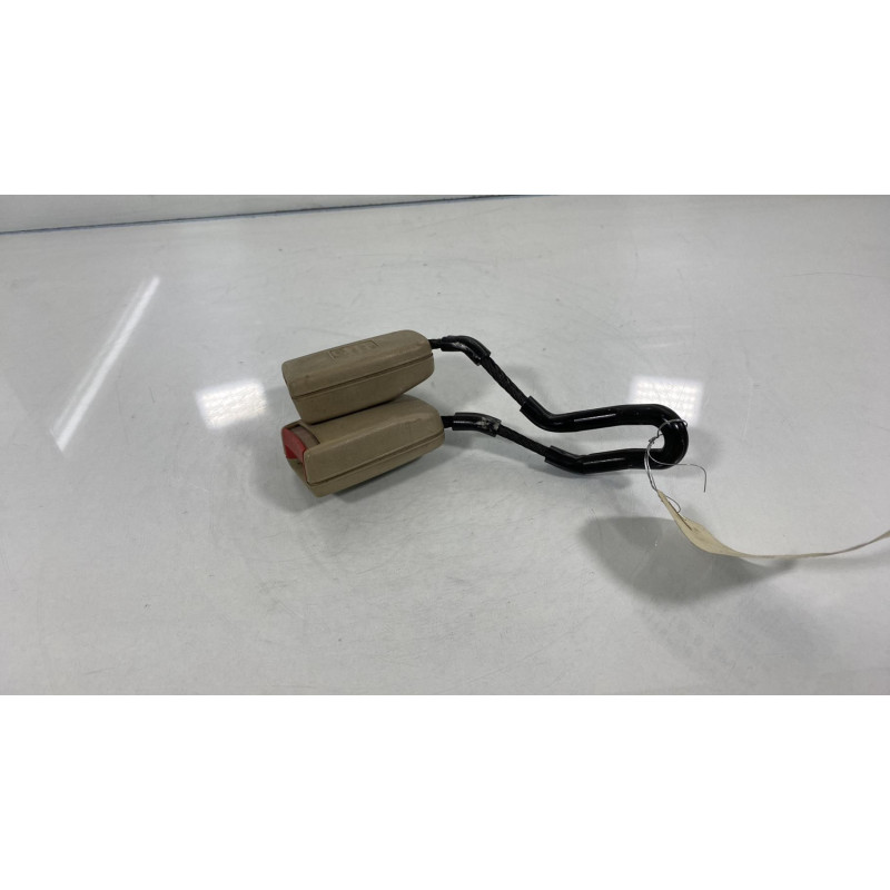 Attache ceinture arriere gauche VOLKSWAGEN GOLF 3 Photo n°2