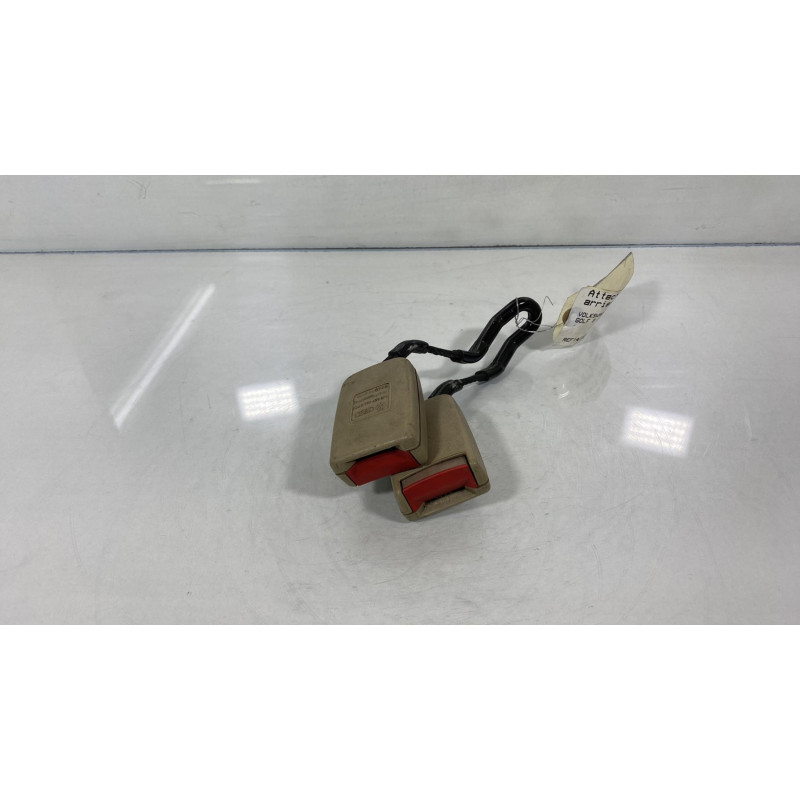 Attache ceinture arriere gauche VOLKSWAGEN GOLF 3 Photo n°3