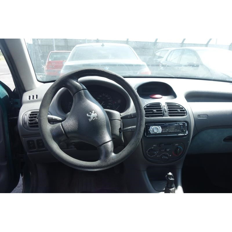 Attache ceinture arriere droit PEUGEOT 206 Photo n°4