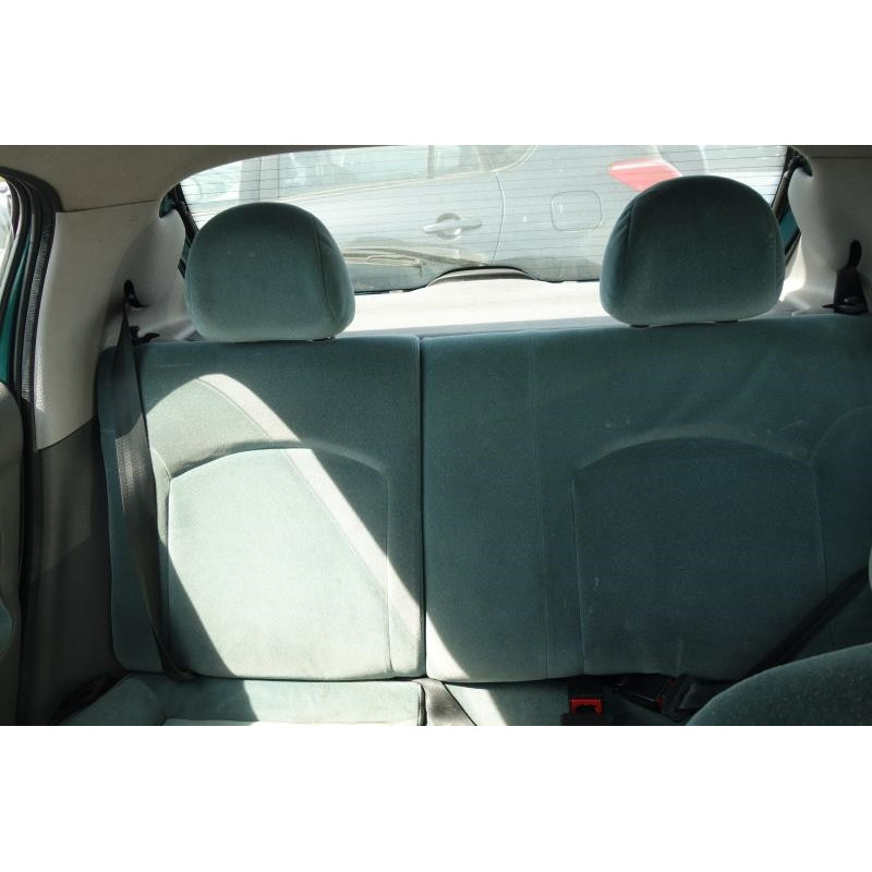 Attache ceinture arriere droit PEUGEOT 206 Photo n°12