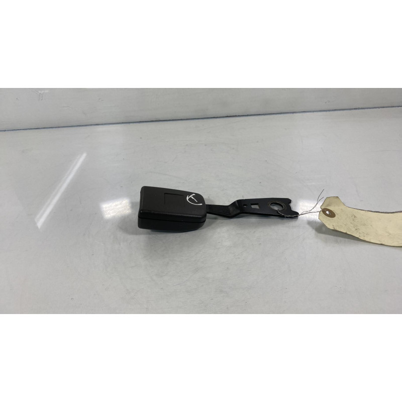 Attache ceinture avant droit KIA SHUMA 2 Photo n°2