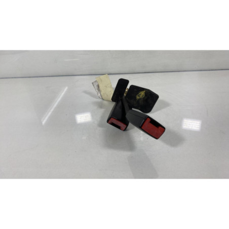 Attache ceinture arriere gauche AUDI A4 1 Photo n°1