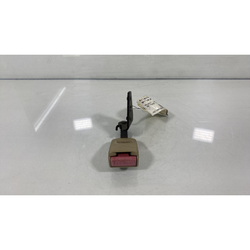 Attache ceinture arriere droit PEUGEOT 407 Photo n°1