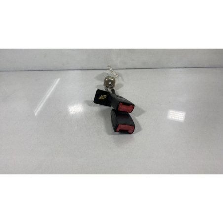 Attache ceinture arriere gauche VOLKSWAGEN PASSAT 4 Photo n°1