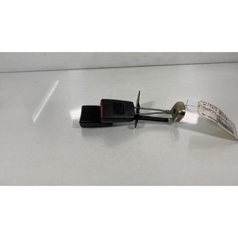 Attache ceinture arriere gauche VOLKSWAGEN PASSAT 4 Photo n°2