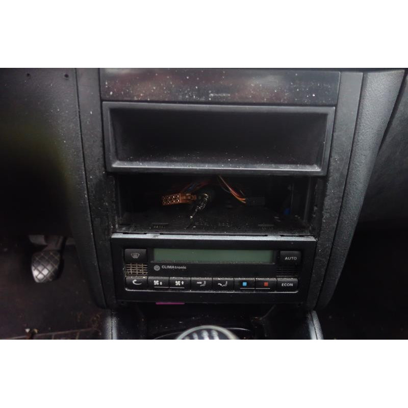 Ceinture arriere droit VOLKSWAGEN GOLF 4 Photo n°9
