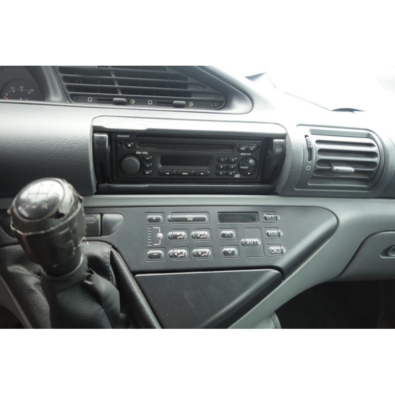 Attache ceinture arriere gauche PEUGEOT 806 Photo n°12