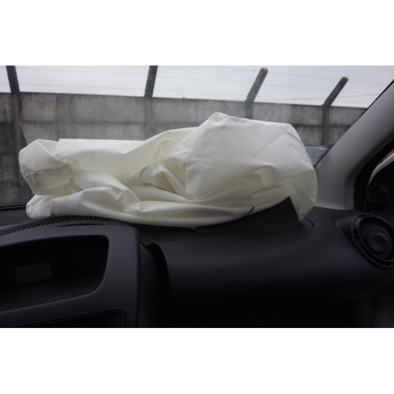 Attache ceinture arriere gauche CITROEN C1 1 Photo n°10