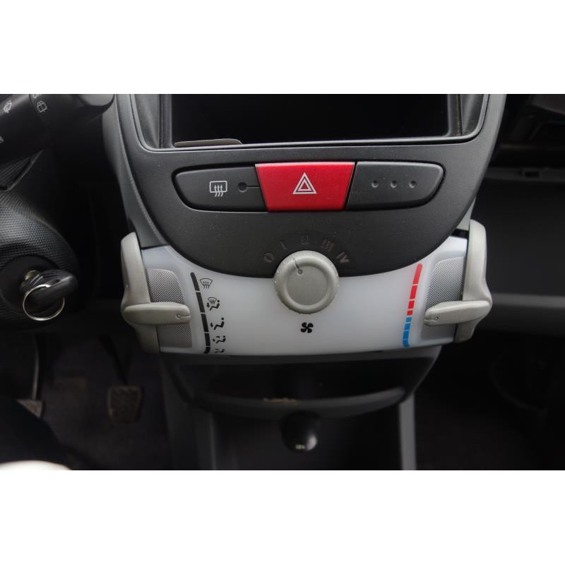 Attache ceinture arriere gauche CITROEN C1 1 Photo n°12