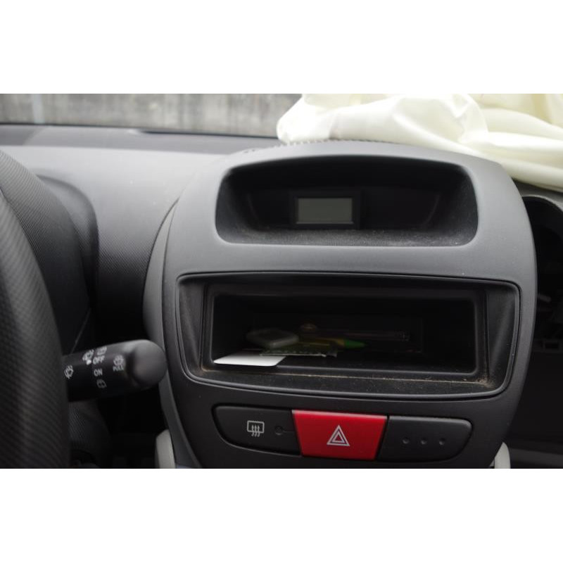 Attache ceinture arriere gauche CITROEN C1 1 Photo n°13