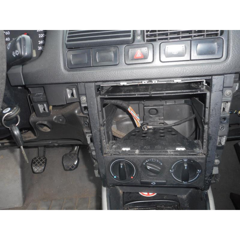 Trappe d'essence VOLKSWAGEN GOLF 4 Photo n°9