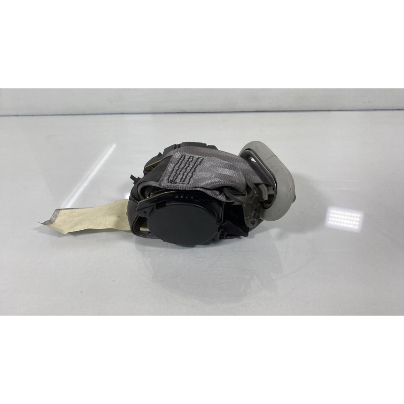 Attache ceinture arriere centrale VOLKSWAGEN GOLF 4 Photo n°2