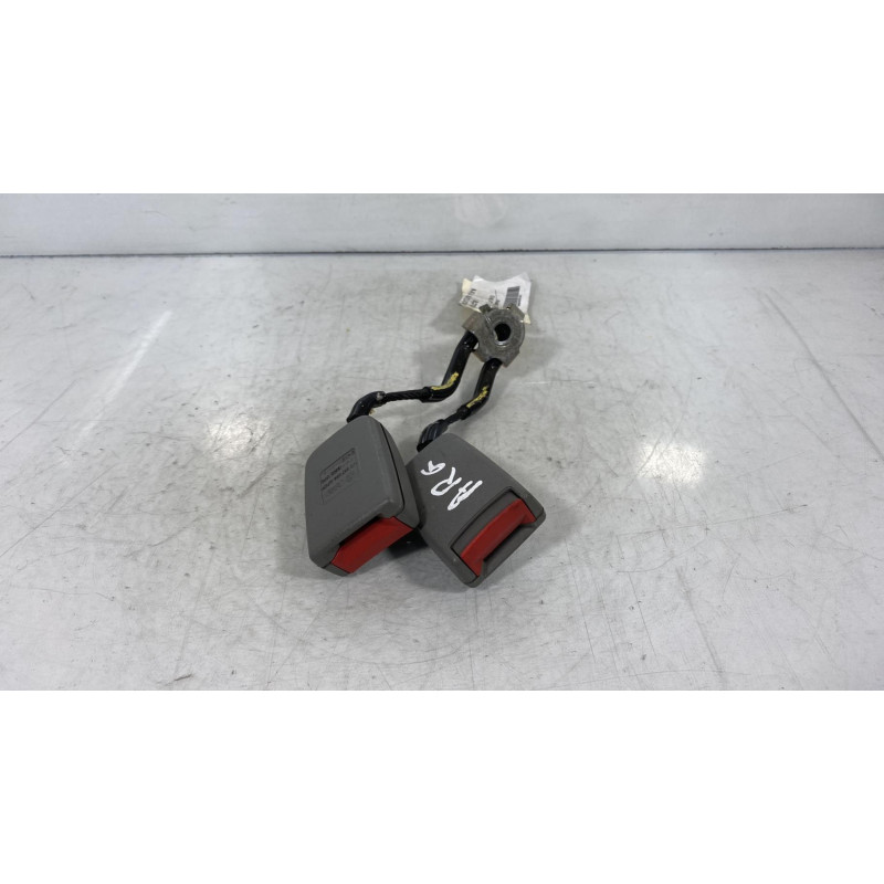 Attache ceinture arriere centrale VOLKSWAGEN GOLF 4 Photo n°2