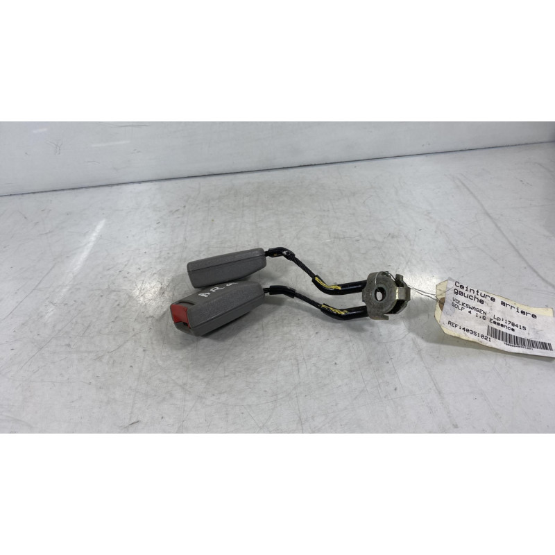 Attache ceinture arriere centrale VOLKSWAGEN GOLF 4 Photo n°3