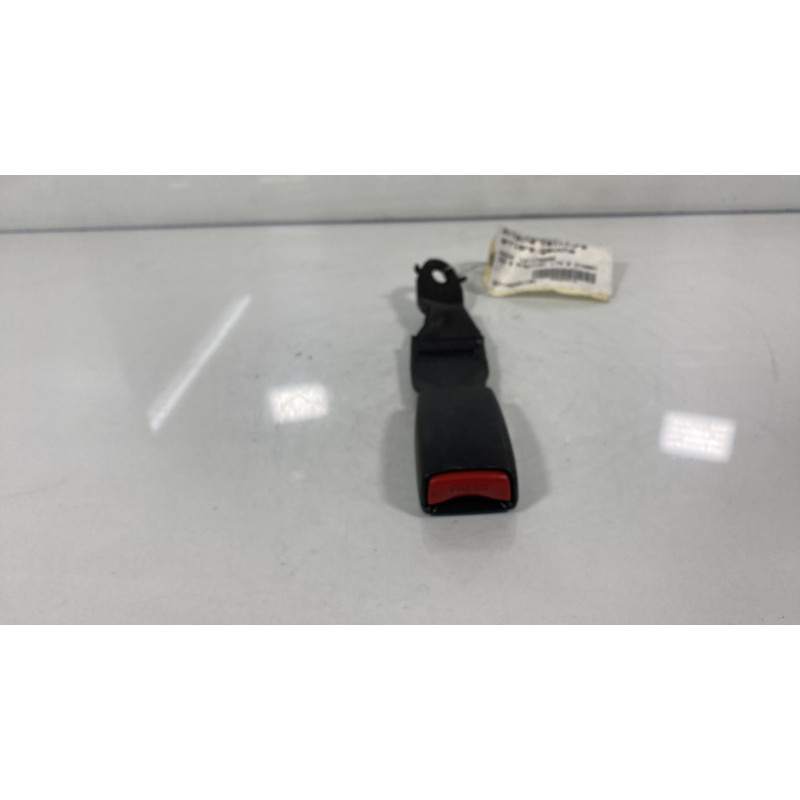Attache ceinture arriere gauche MAZDA 323 6 Photo n°3