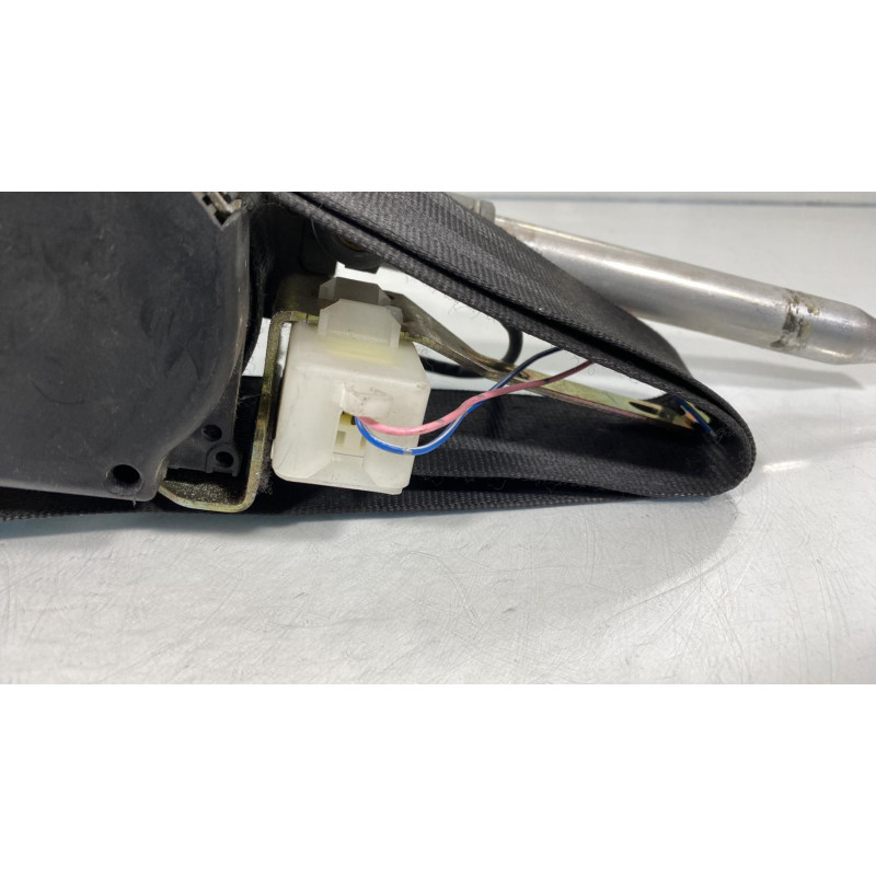 Pretensionneur de ceinture avant droit MAZDA 323 6 Photo n°2