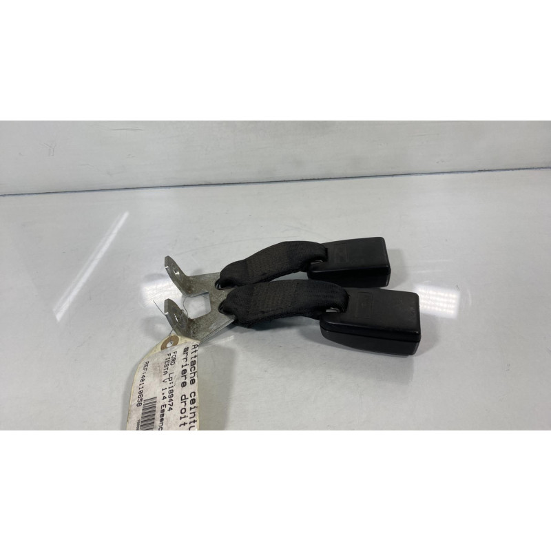 Attache ceinture arriere droit FORD FIESTA 5 Photo n°3