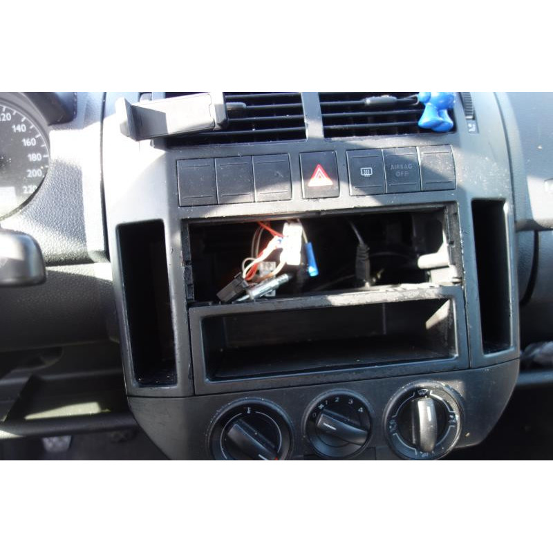 Attache ceinture avant droit VOLKSWAGEN POLO 4 Photo n°9