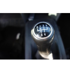 Attache ceinture avant gauche VOLKSWAGEN POLO 4