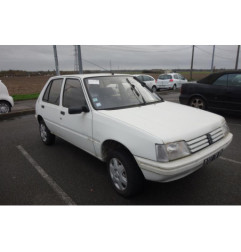 Vitre arriere droit PEUGEOT 205