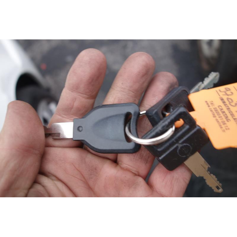 Vitre arriere droit PEUGEOT 205 Photo n°9