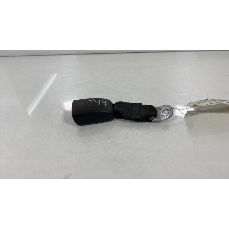 Attache ceinture arriere gauche TOYOTA AYGO 1 Photo n°2