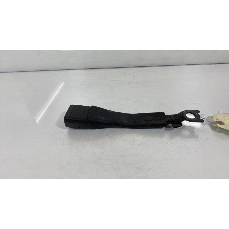 Attache ceinture avant droit TOYOTA AYGO 1 Photo n°1