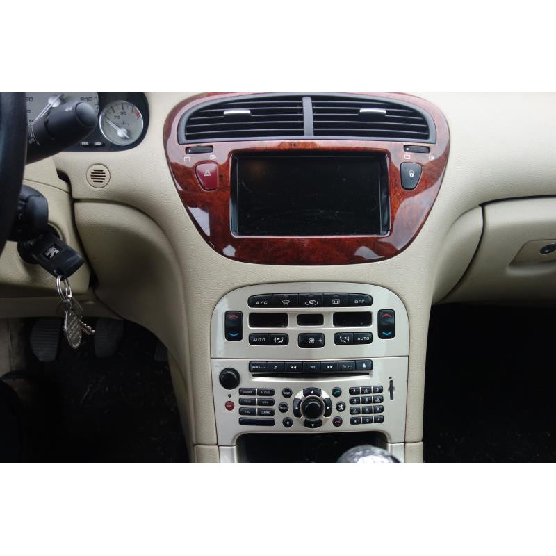 Attache ceinture avant droit PEUGEOT 607 Photo n°9