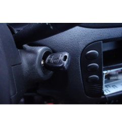 Attache ceinture arriere droit CITROEN C2