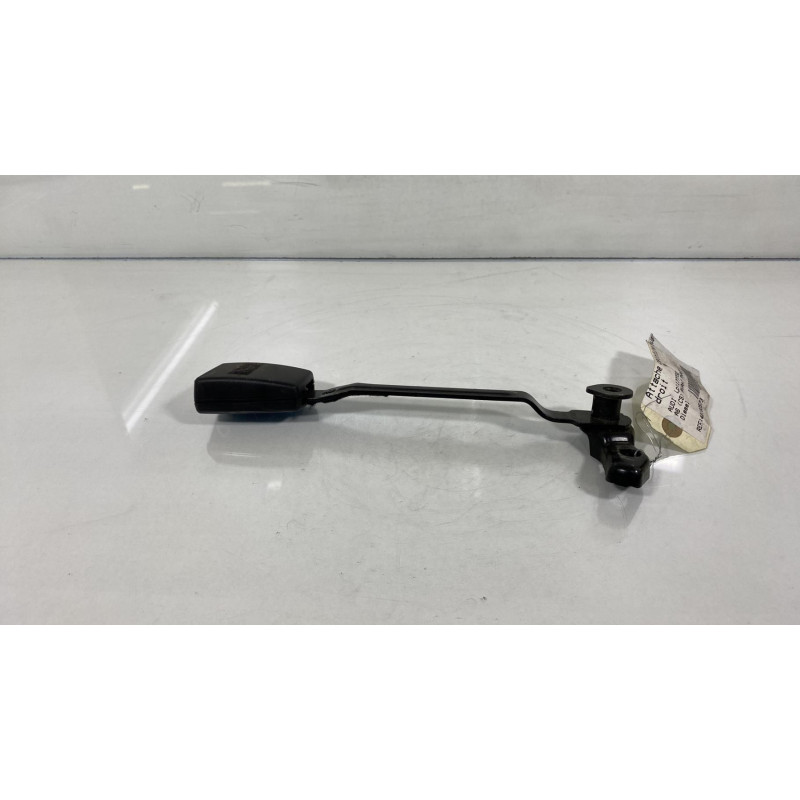 Attache ceinture avant droit AUDI A6 2 Photo n°1