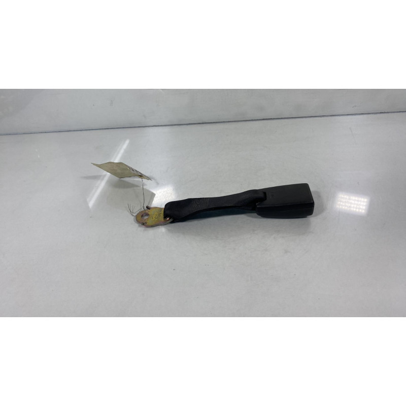Attache ceinture arriere droit TOYOTA COROLLA 10 Photo n°1