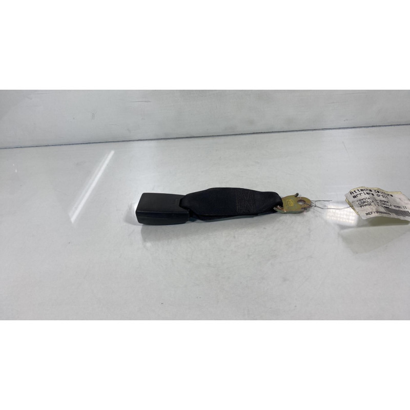 Attache ceinture arriere droit TOYOTA COROLLA 10 Photo n°2