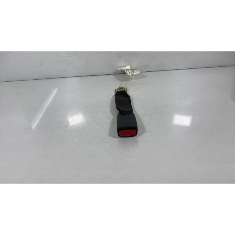 Attache ceinture arriere droit TOYOTA COROLLA 10 Photo n°3