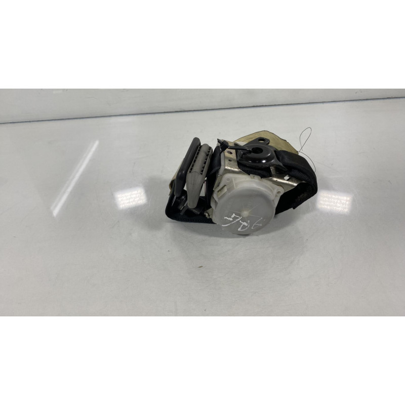 Ceinture arriere gauche TOYOTA YARIS 2 Photo n°1