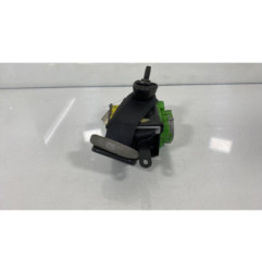 Pretensionneur de ceinture avant gauche TOYOTA YARIS 2