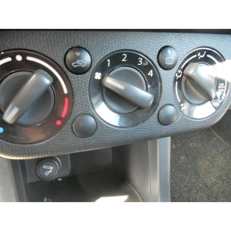 Bouton de coffre SUZUKI SWIFT 3 Photo n°10