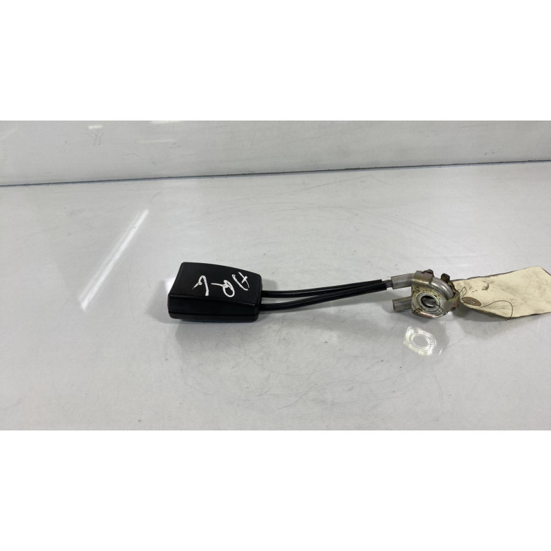 Attache ceinture arriere gauche VOLKSWAGEN NEW BEETLE 1 Photo n°2