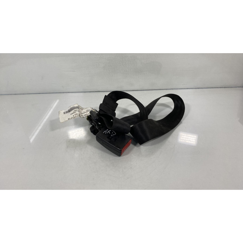 Attache ceinture arriere droit VOLKSWAGEN GOLF 4 Photo n°1