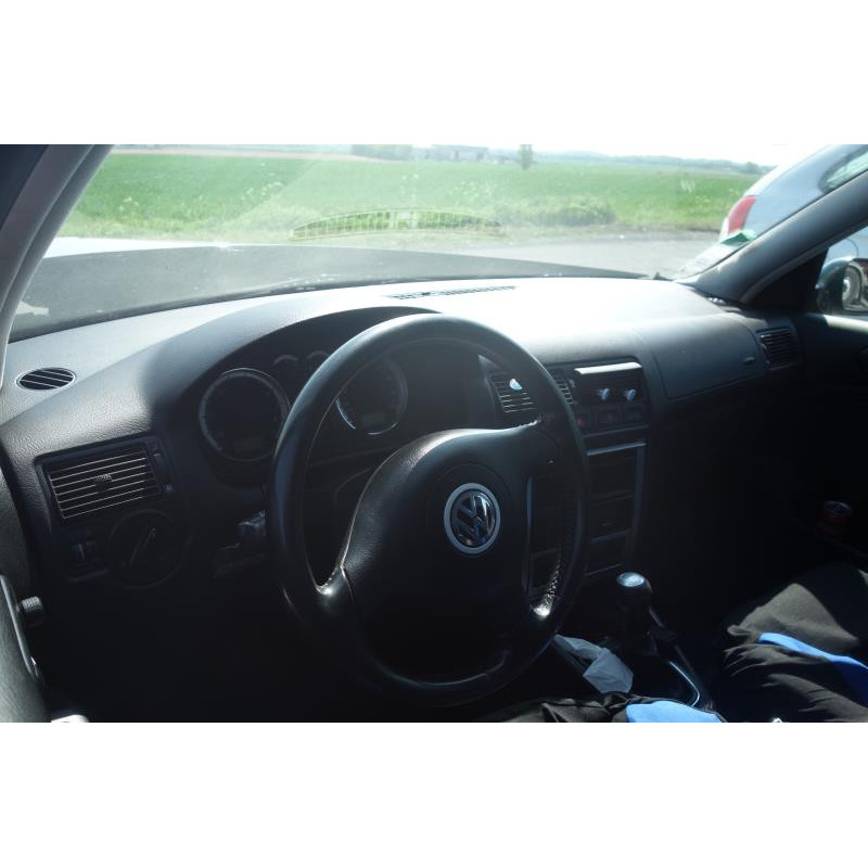 Attache ceinture arriere droit VOLKSWAGEN GOLF 4 Photo n°6