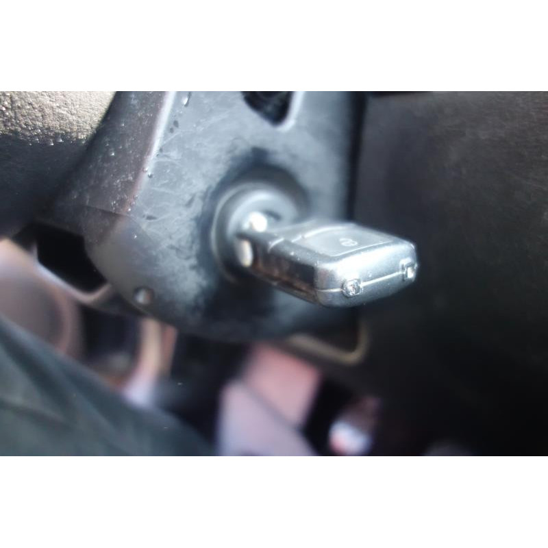 Attache ceinture arriere droit VOLKSWAGEN GOLF 4 Photo n°8