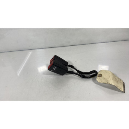 Attache ceinture arriere gauche VOLKSWAGEN GOLF 4 Photo n°1