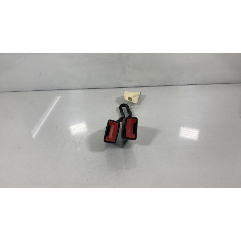 Attache ceinture arriere gauche VOLKSWAGEN GOLF 4 Photo n°3