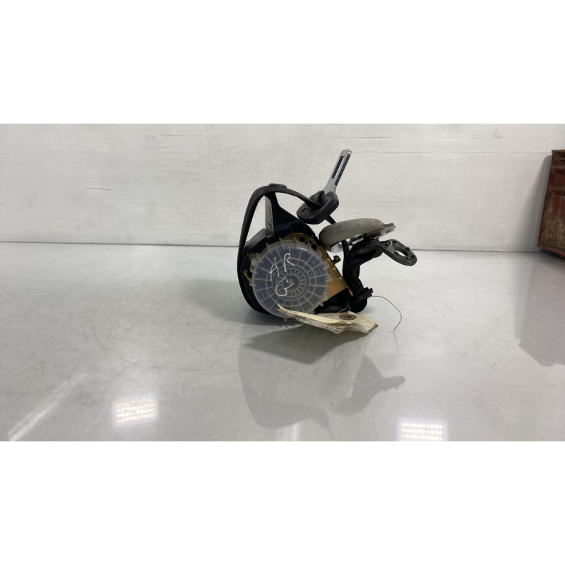 Ceinture arriere gauche VOLKSWAGEN GOLF 4 Photo n°2