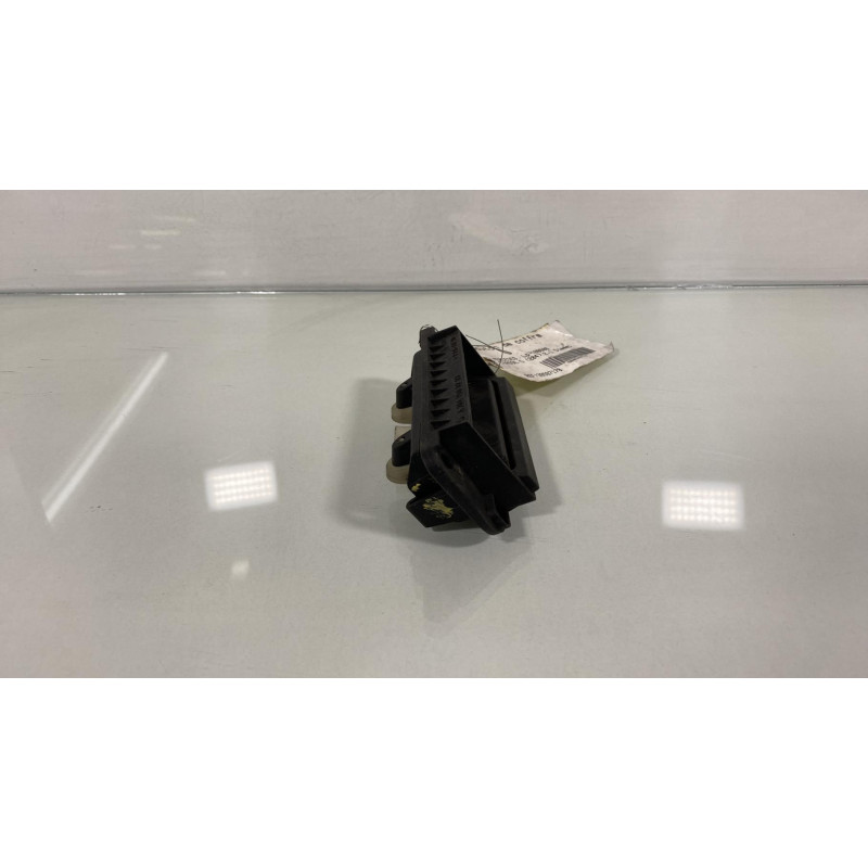 Bouton de coffre MERCEDES CLASSE C 204 Photo n°2