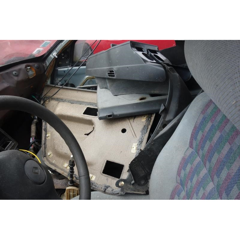 Vitre arriere droit RENAULT R19 Photo n°1