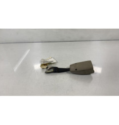Attache ceinture avant droit MAZDA DEMIO