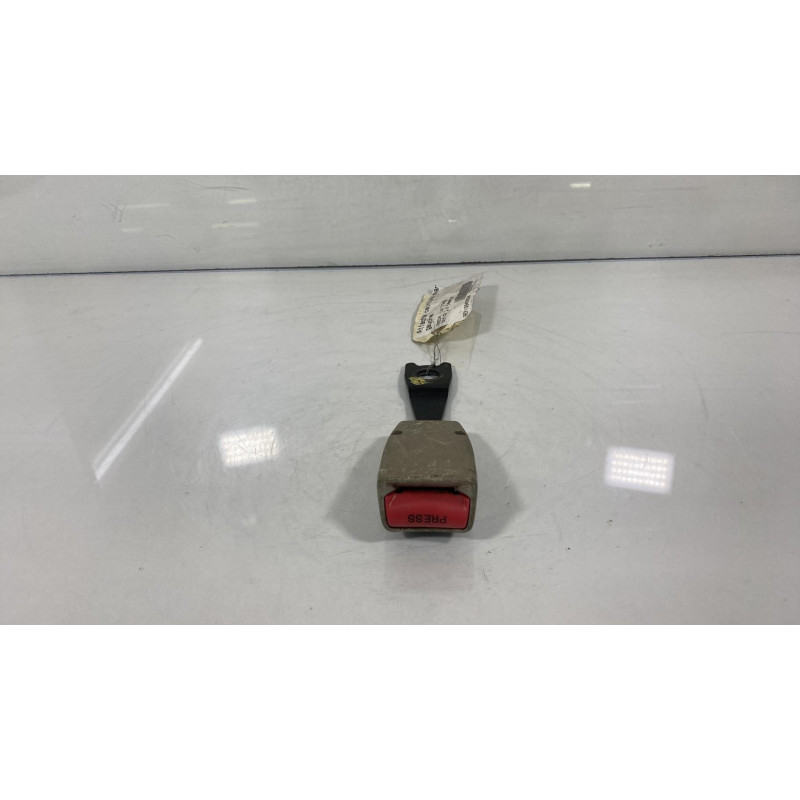 Attache ceinture avant gauche MAZDA DEMIO Photo n°1