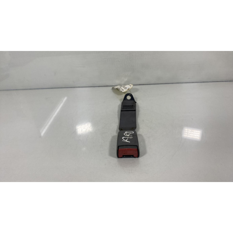 Attache ceinture arriere droit PEUGEOT 406 Photo n°1